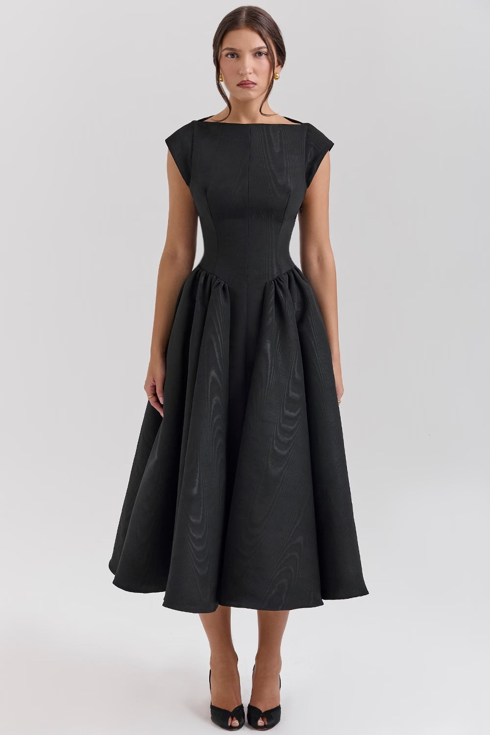 Valéria – Tijdloze Elegante Jurk met Flatterende Taille en Vloeiende Rok