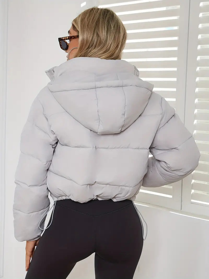 Amara Cropped Puffer Jacket – Warmte en Stijl in Perfect Evenwicht