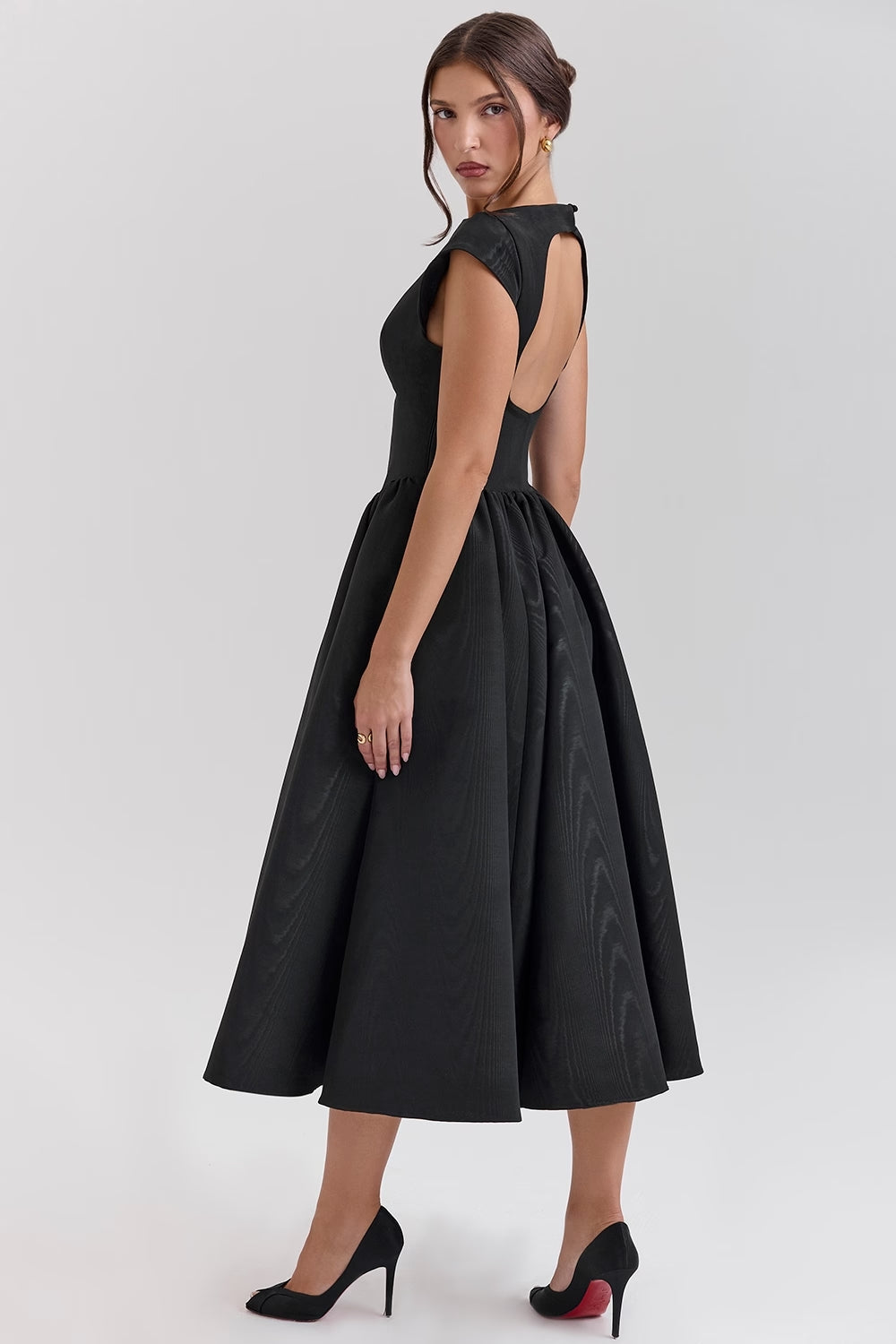 Valéria – Tijdloze Elegante Jurk met Flatterende Taille en Vloeiende Rok