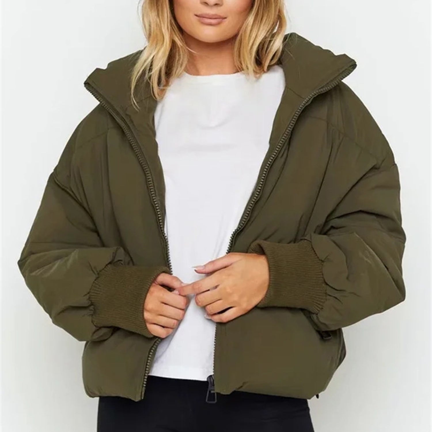 Leonie Cropped Donsjas – Warmte en Stijl in een Modern Silhouet