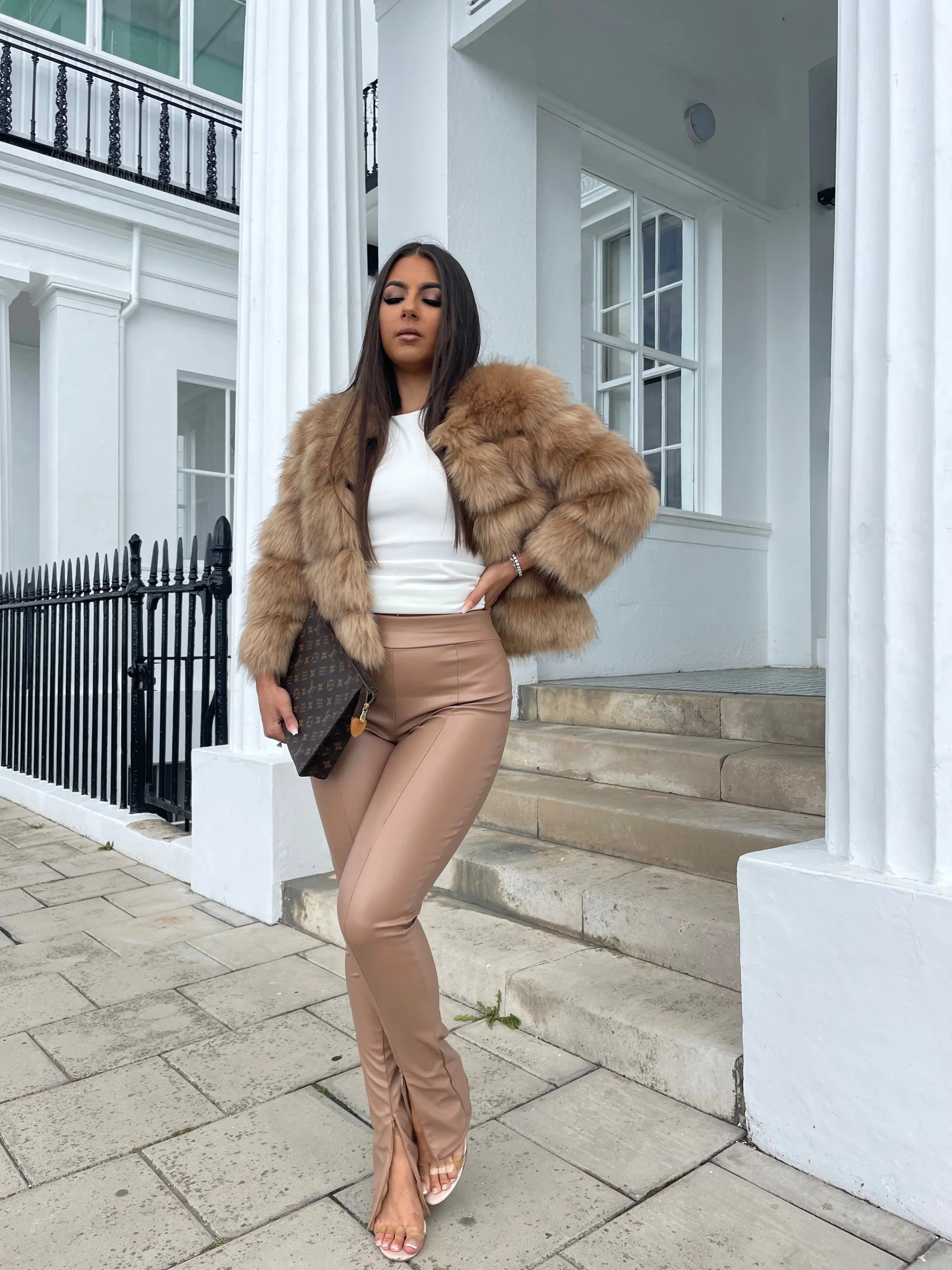 Marvella Bontjas – Luxe Warmte met een Glamoureuze Touch