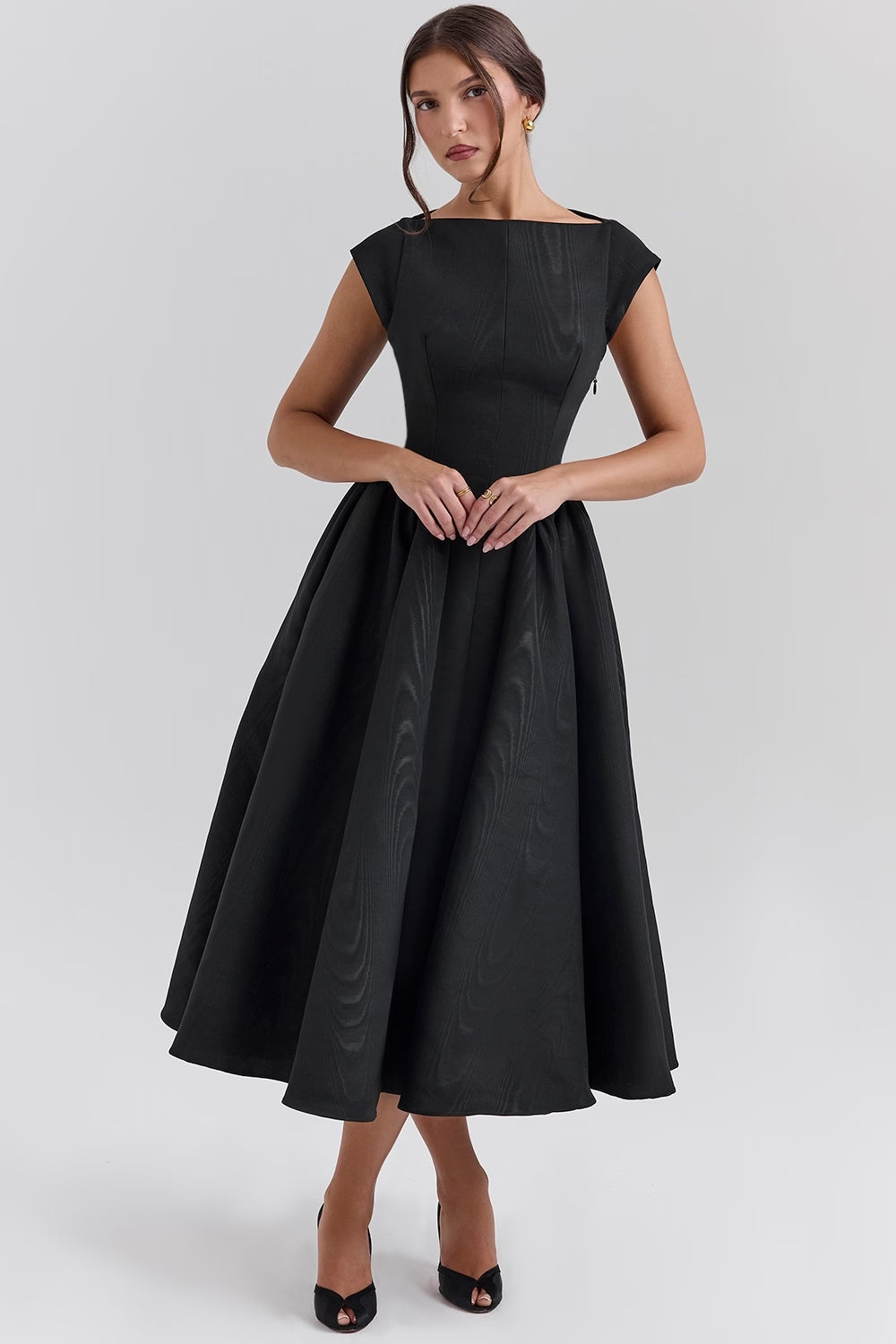 Valéria – Tijdloze Elegante Jurk met Flatterende Taille en Vloeiende Rok