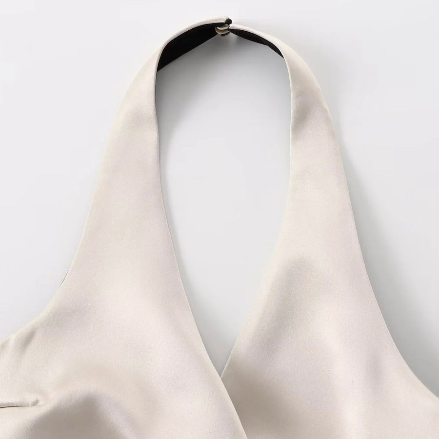 Selvyna Haltertop met Taillestrik – Tijdloze Elegantie & Moderne Allure
