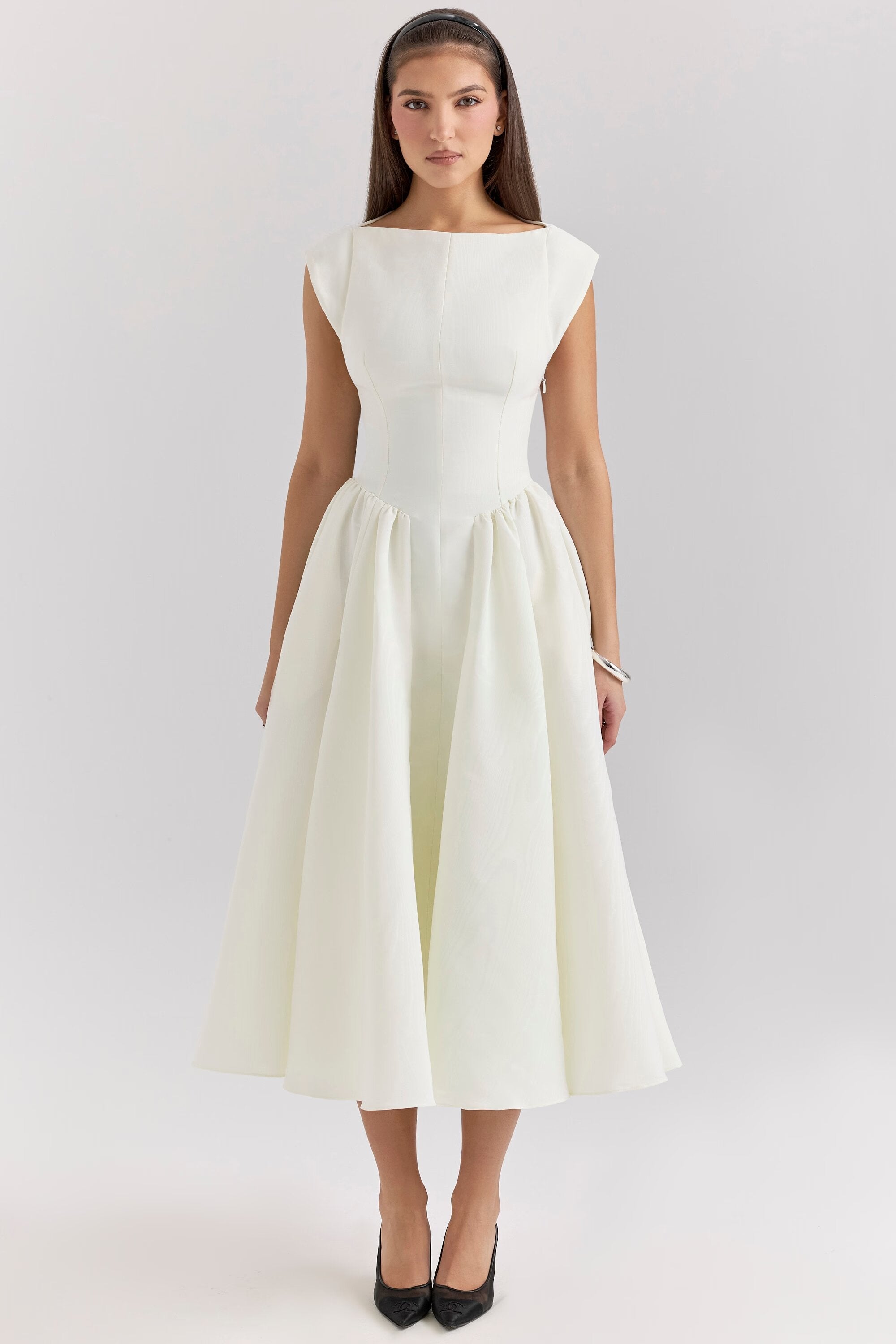 Valéria – Tijdloze Elegante Jurk met Flatterende Taille en Vloeiende Rok