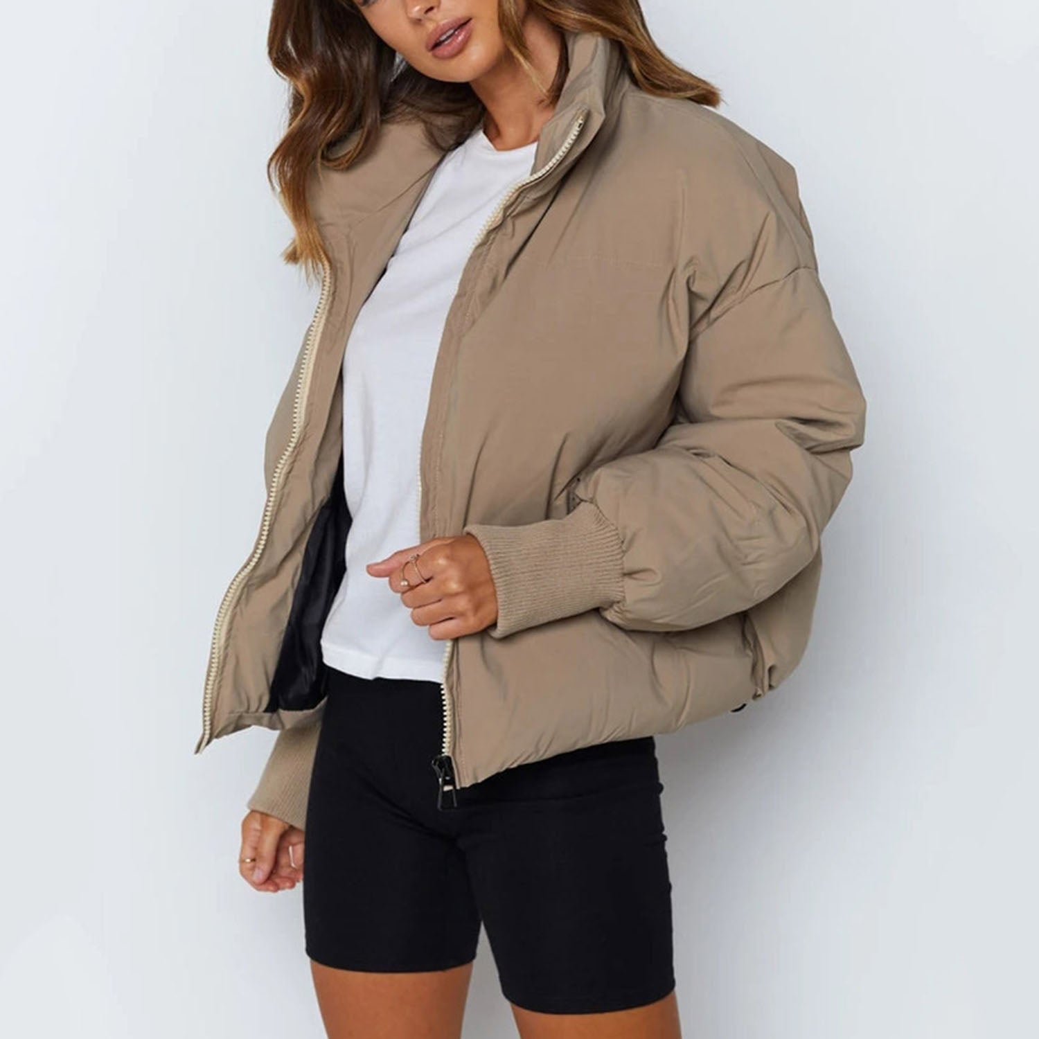 Leonie Cropped Donsjas – Warmte en Stijl in een Modern Silhouet
