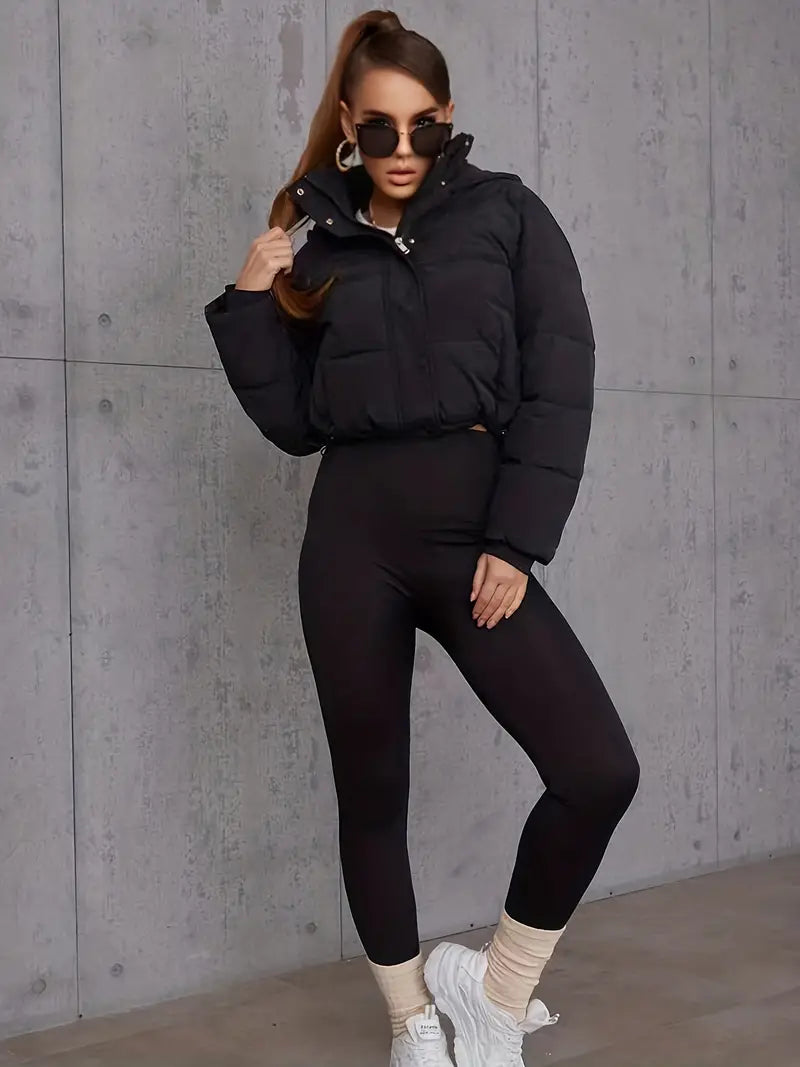 Amara Cropped Puffer Jacket – Warmte en Stijl in Perfect Evenwicht
