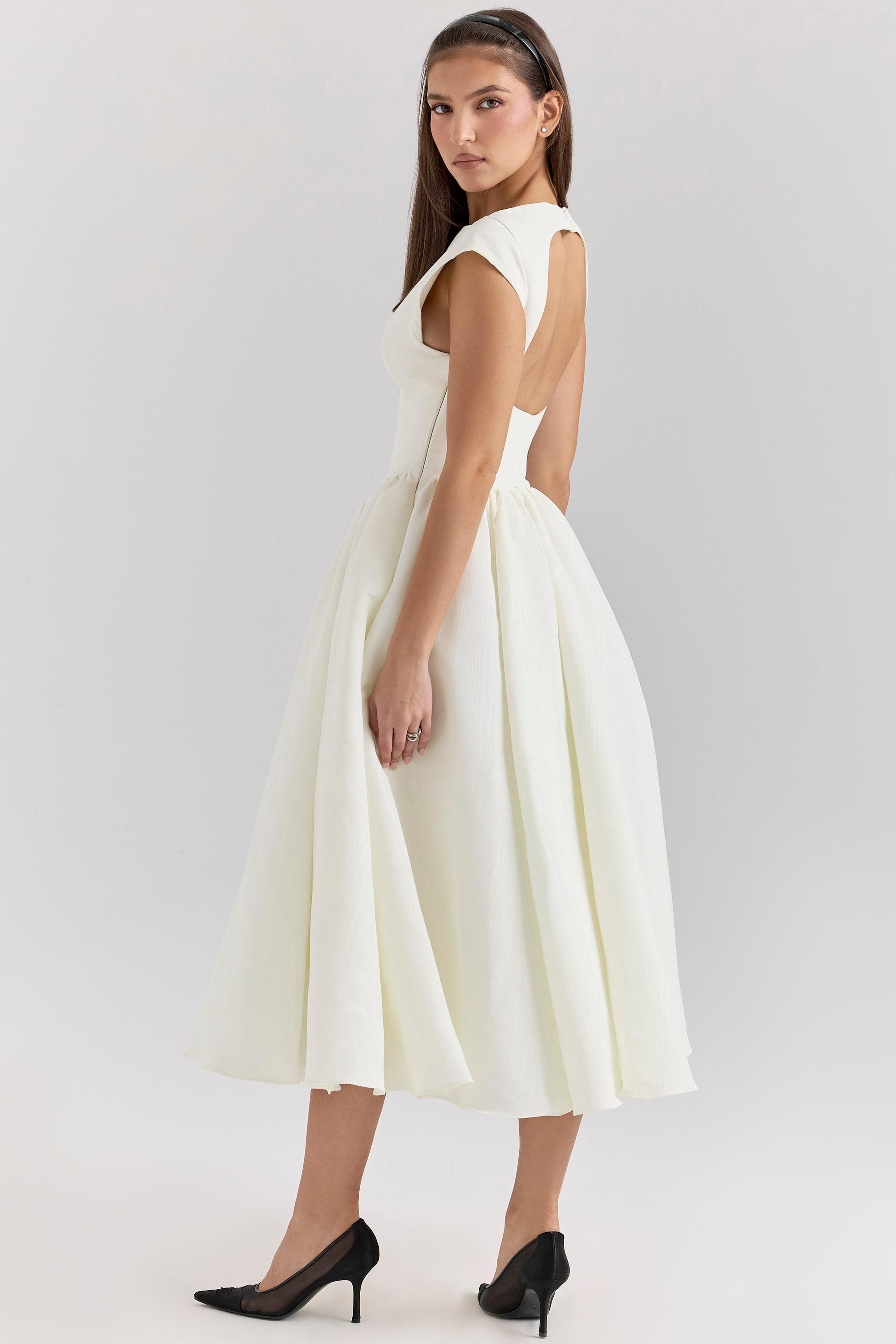 Valéria – Tijdloze Elegante Jurk met Flatterende Taille en Vloeiende Rok