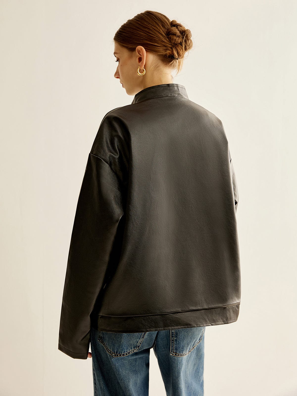 Avyrelle Zwarte Leren Jas met Contraststrepen – Stoer, Chic en Tijdloos Modern