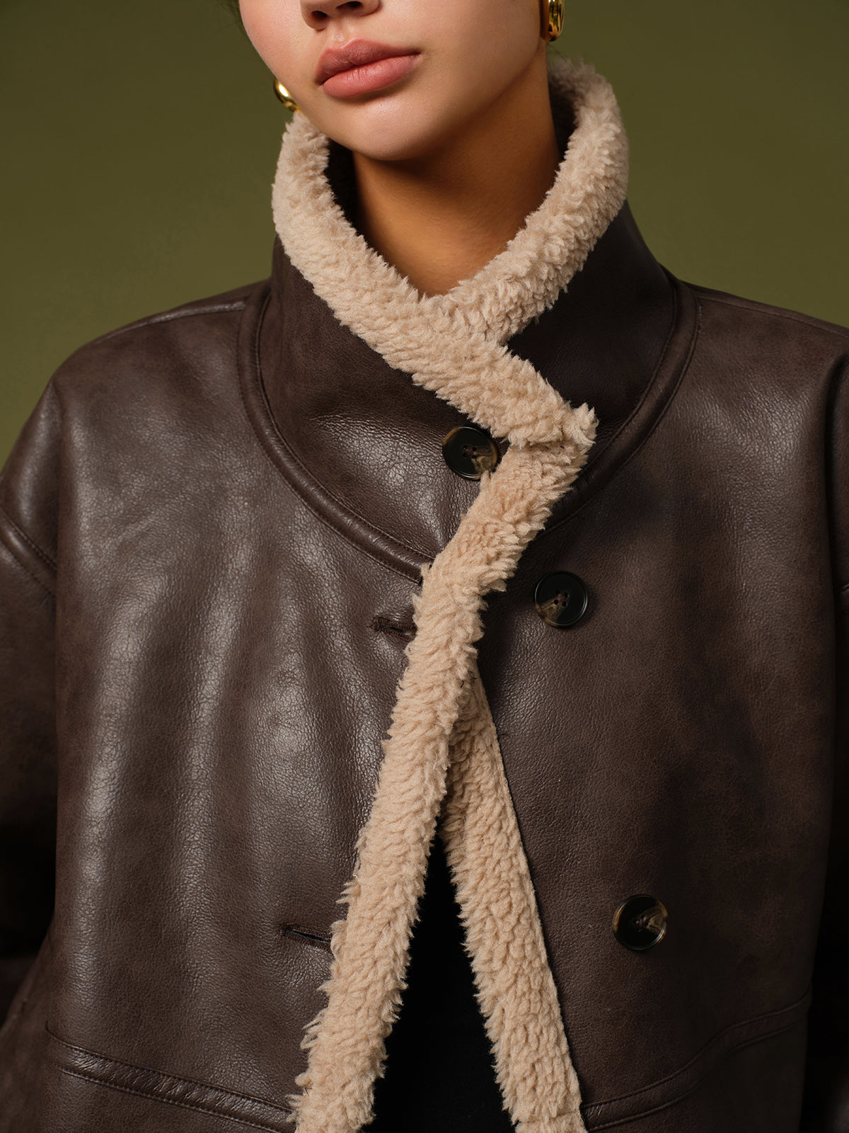 Maren Vegan Leather Jacket – Luxe Warmte & Tijdloze Stijl in Één