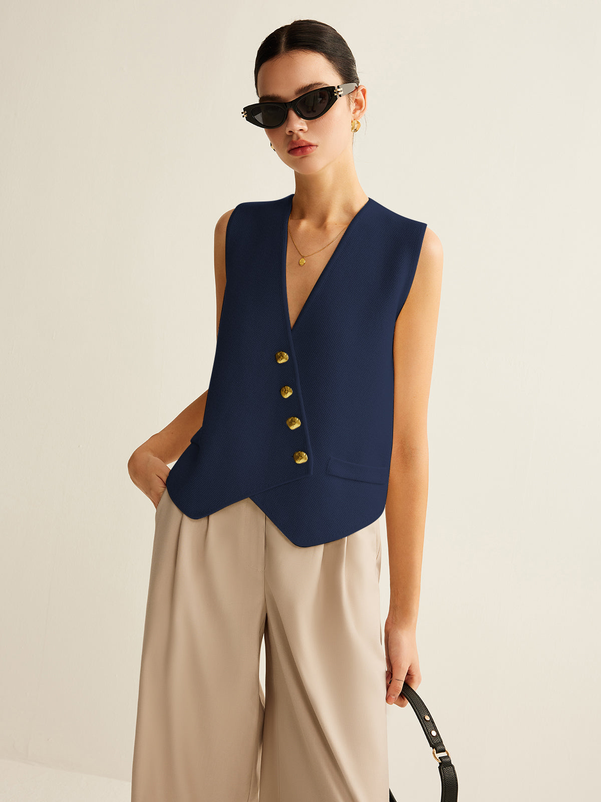 Asymmetrisch gebreid damesvest met knoopsluiting – regular fit en stretch