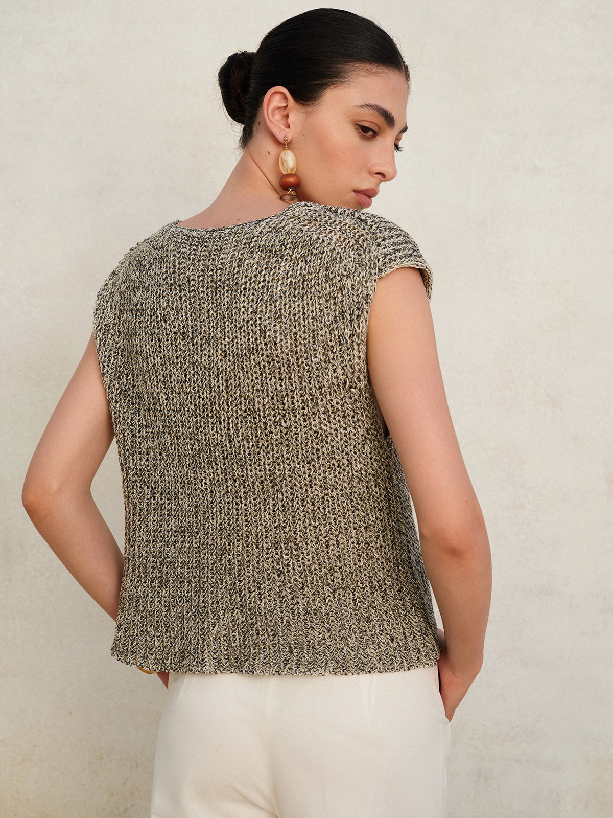 Mouwloos gebreid damesvest met knoopsluiting – regular fit en licht stretchend