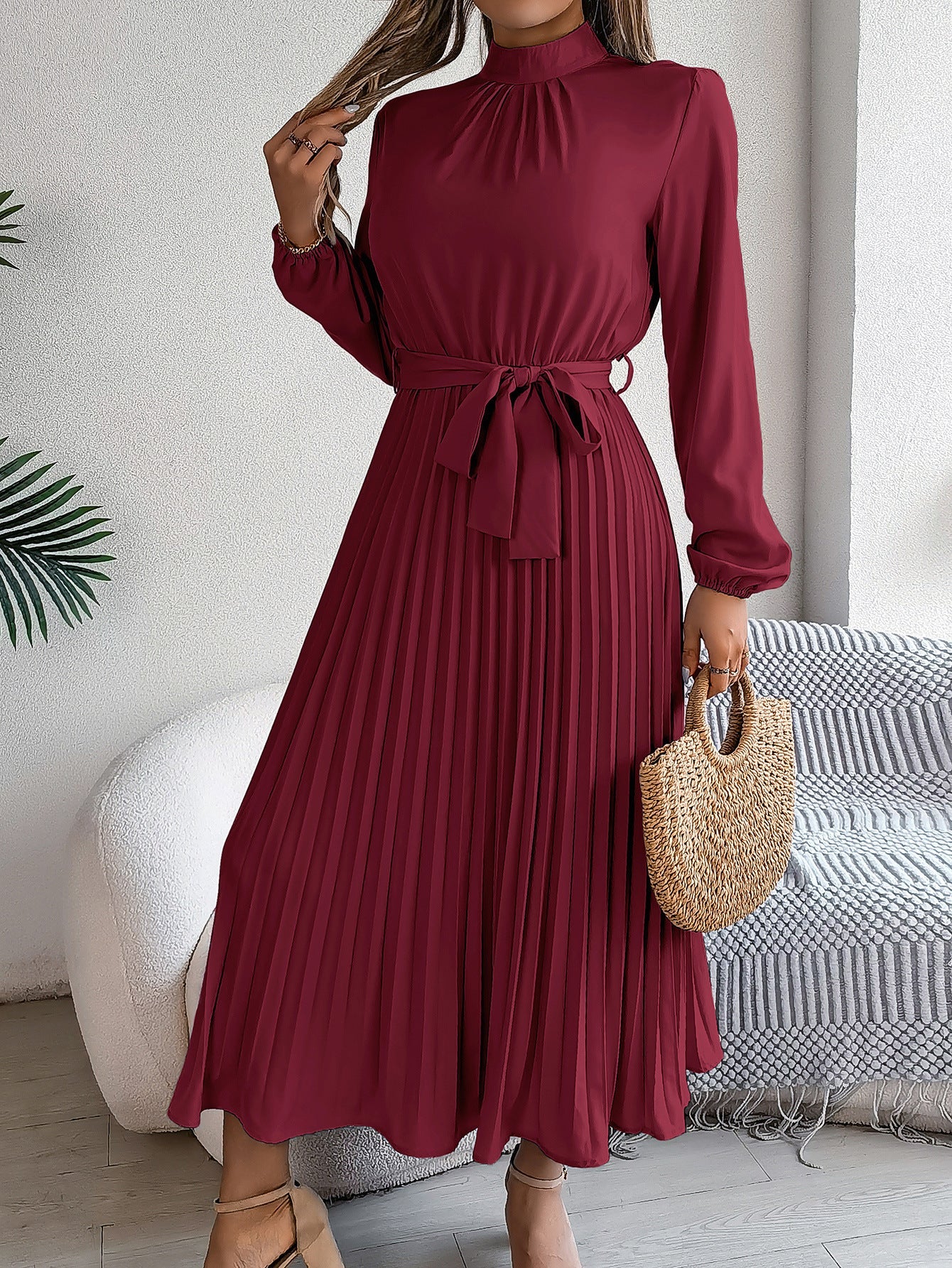 Marisca - Elegante Damesjurk met Opstaande Kraag, Lange Mouwen en Geplooide Rok voor Feestelijke Evenementen.