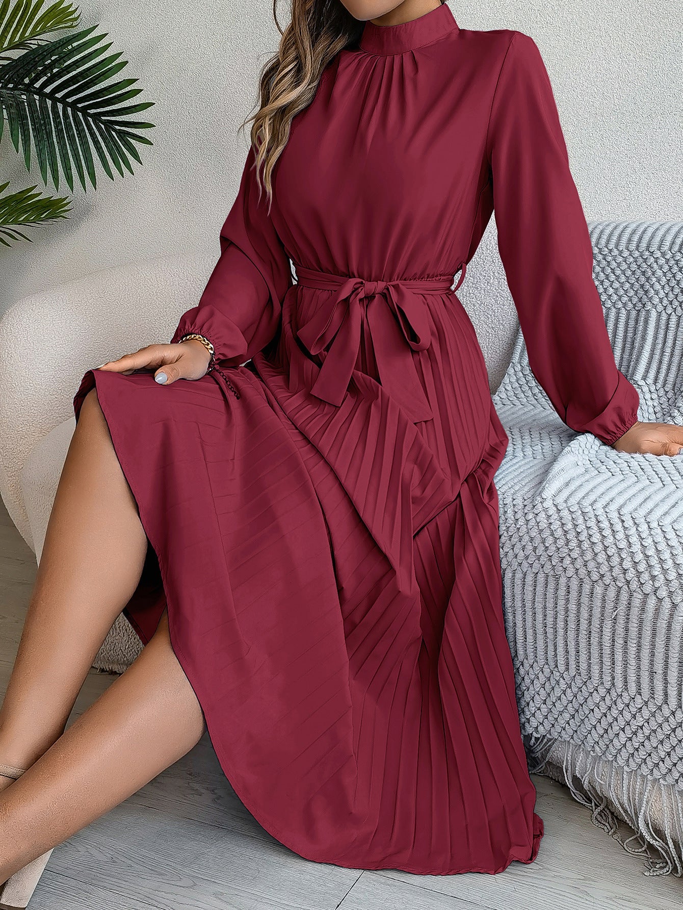 Marisca - Elegante Damesjurk met Opstaande Kraag, Lange Mouwen en Geplooide Rok voor Feestelijke Evenementen.