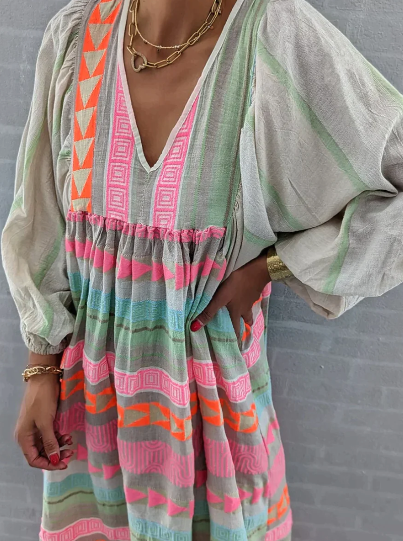 Ysolenna – Trendy zomerjurk met luchtige pasvorm en kleuraccenten