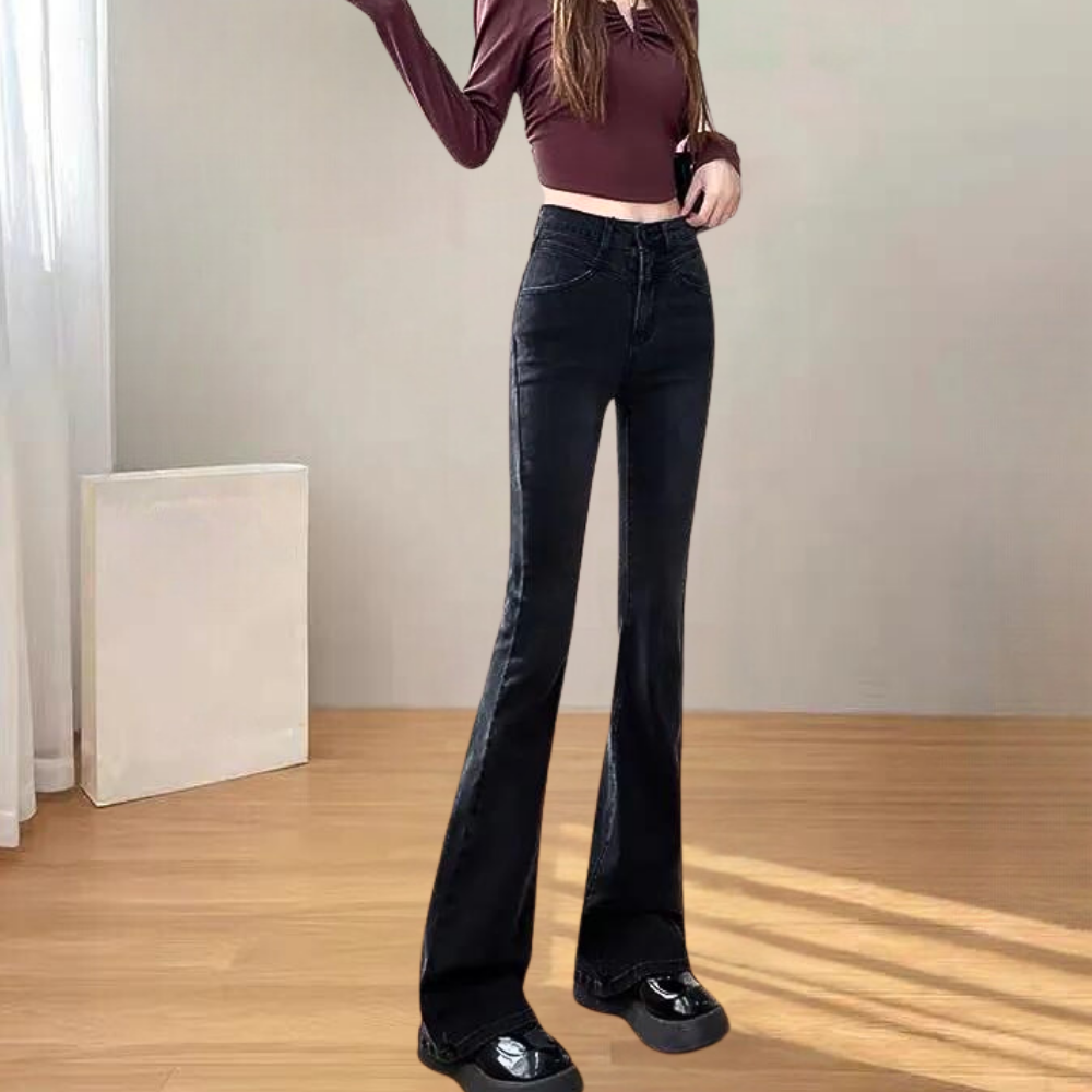 Virelle – Zwarte high-waist flared broek met retro elegantie en moderne flair