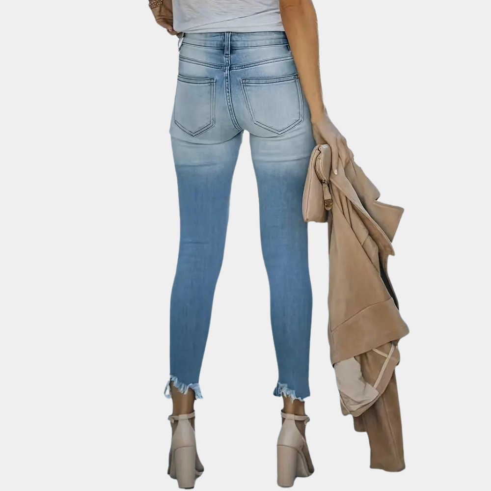 Ismara – Gescheurde Jeans met Knopen en Verfijnde Pasvorm