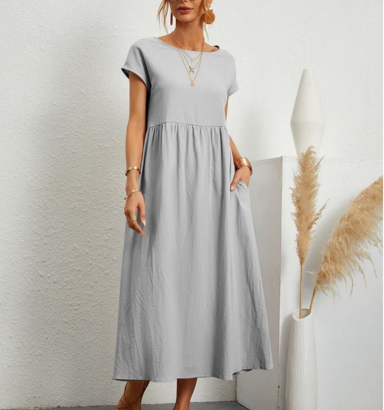 Virelle – Minimalistische zomerjurk met losse pasvorm en elegante eenvoud