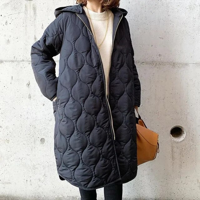 Coraline – Modieuze dames parka met capuchon en stijlvolle printdetails