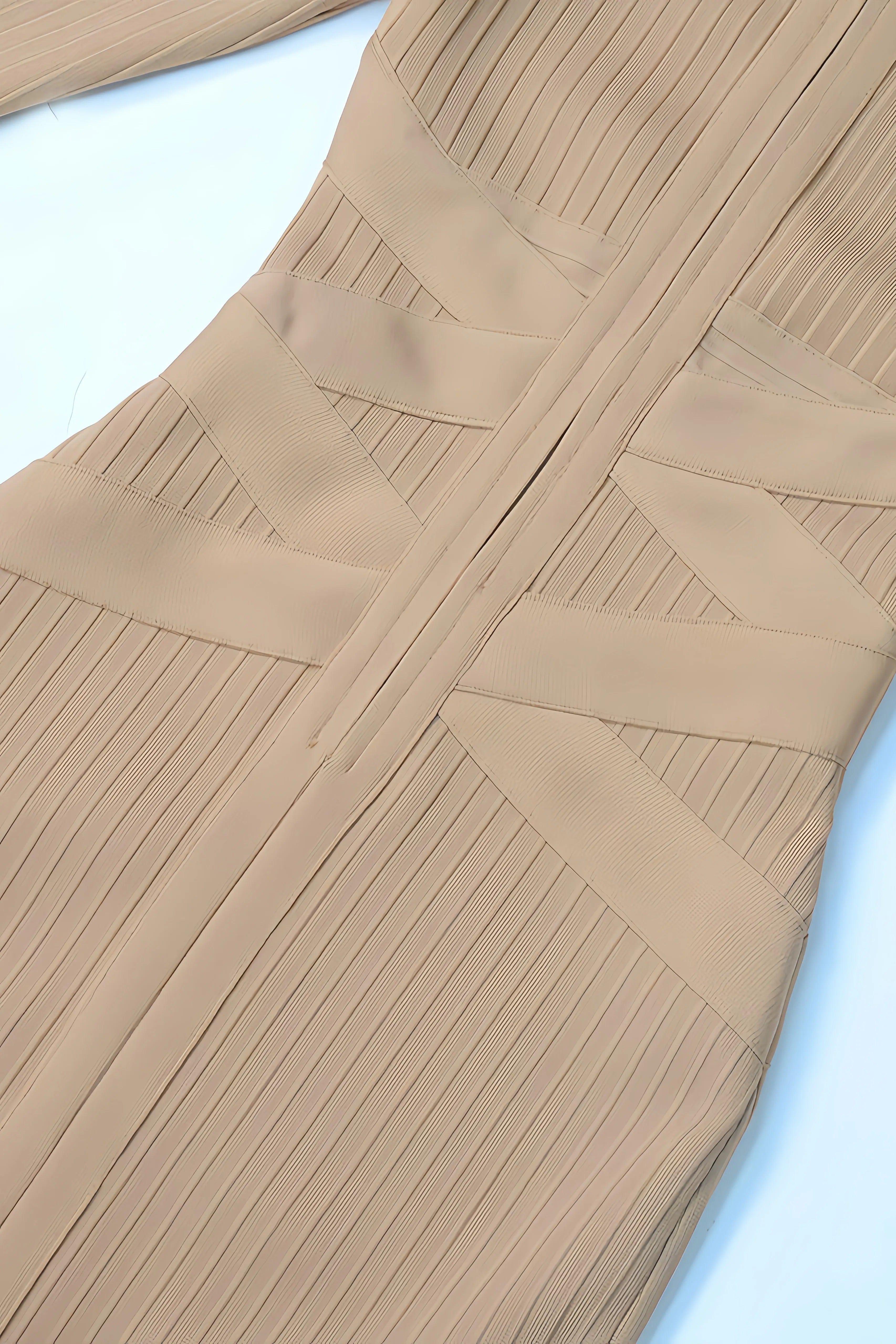 Selvara – Midi-Jurk met Opstaande Kraag en Elegante Pasvorm