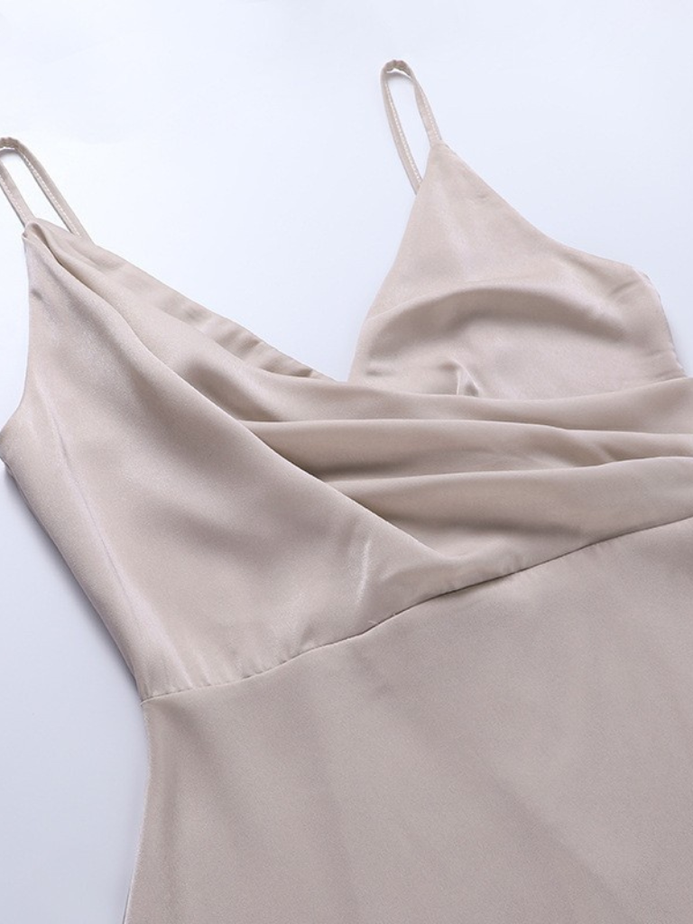 Selvara – Dames satijnen maxi-jurk met cowl neck en elegante split