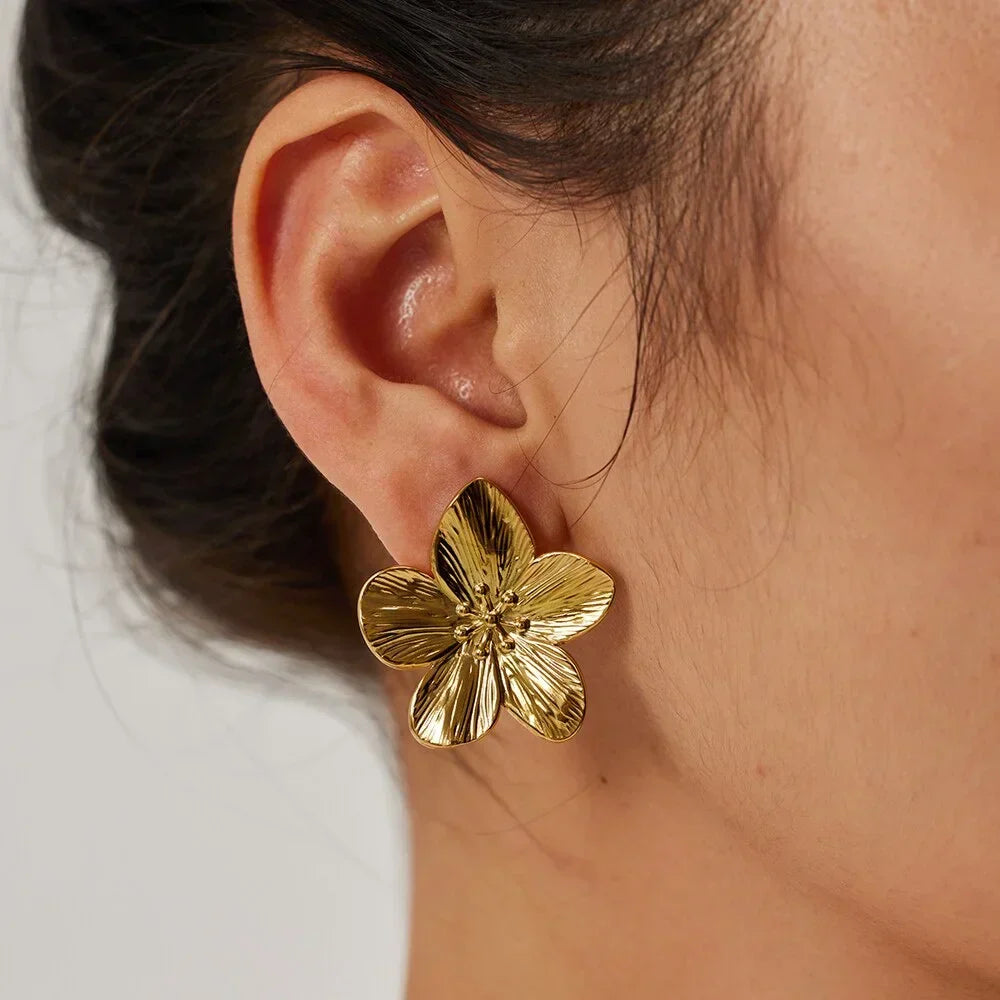 Isolde - Elegante Vintage Gouden Bloem Oorbellen voor een Tijdloze Look