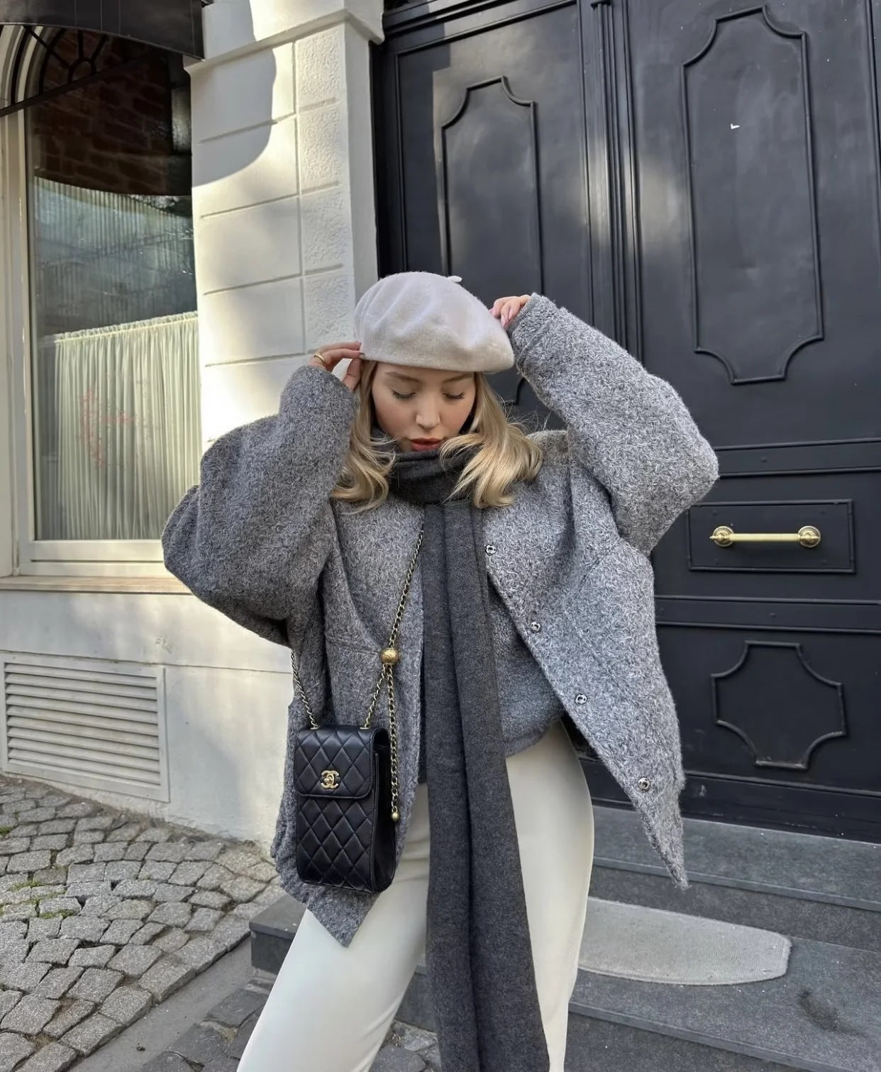 Morivelle – Oversized Wollen Mantel met Ronde Hals en Verborgen Sluiting