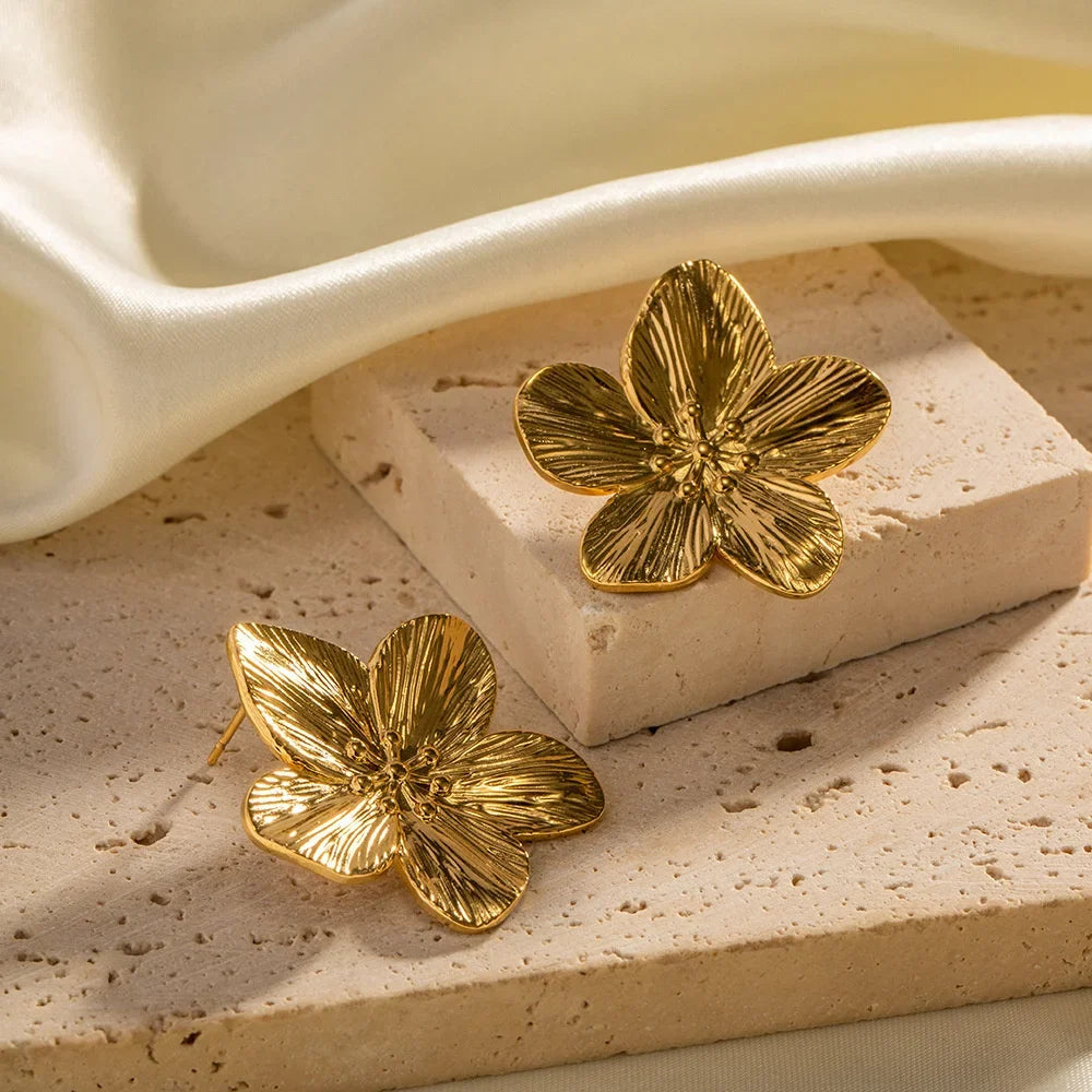 Isolde - Elegante Vintage Gouden Bloem Oorbellen voor een Tijdloze Look