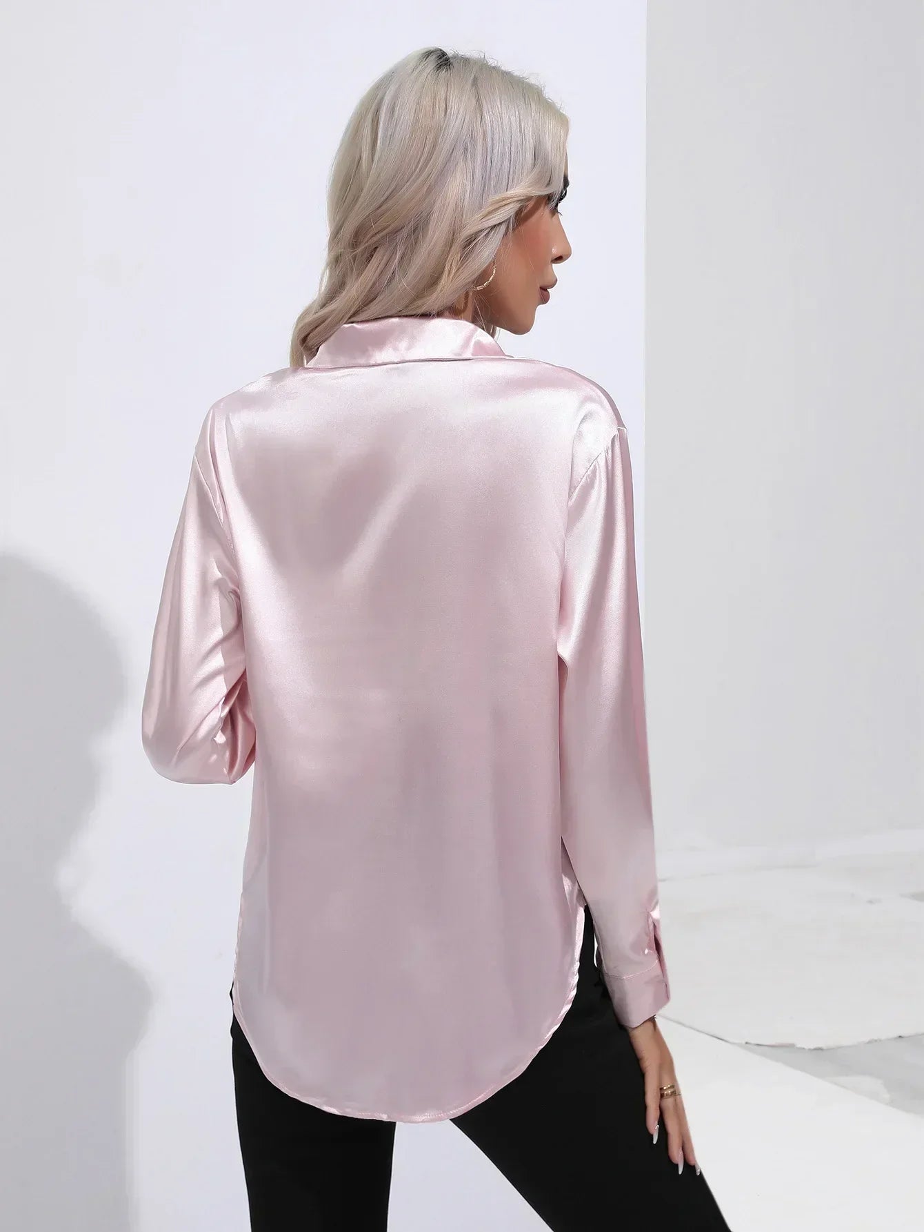Serenya – Satijnen Blouse met Lange Mouwen, Elegant & Tijdloos voor Kantoor en Events