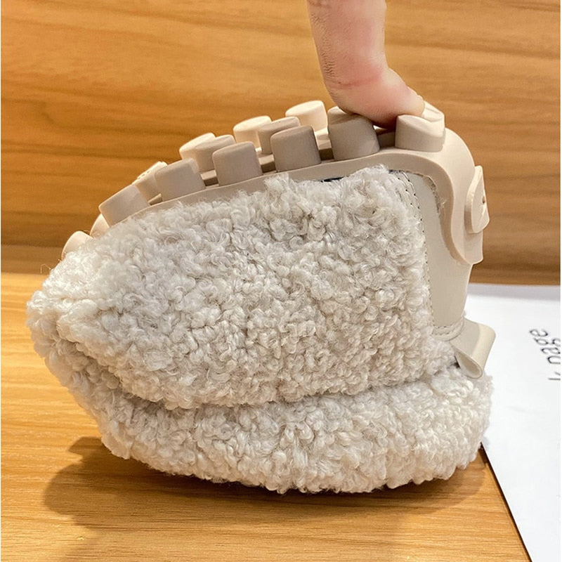 Liora Plush Slippers – Warmte, Zachtheid en Stijl in Één