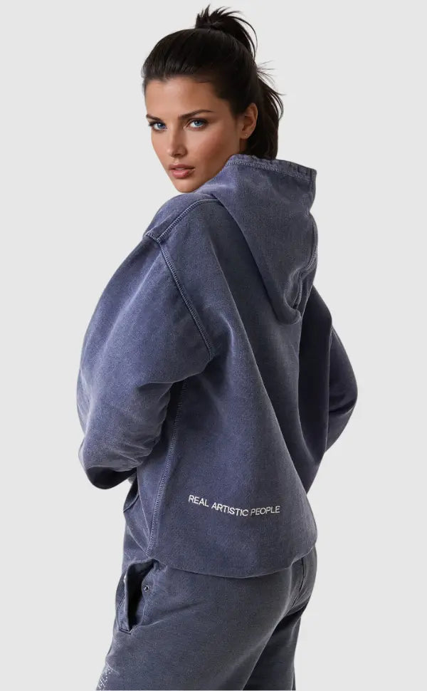 Renaya Hoodie – Comfort en Stijl met een Stedelijke Twist