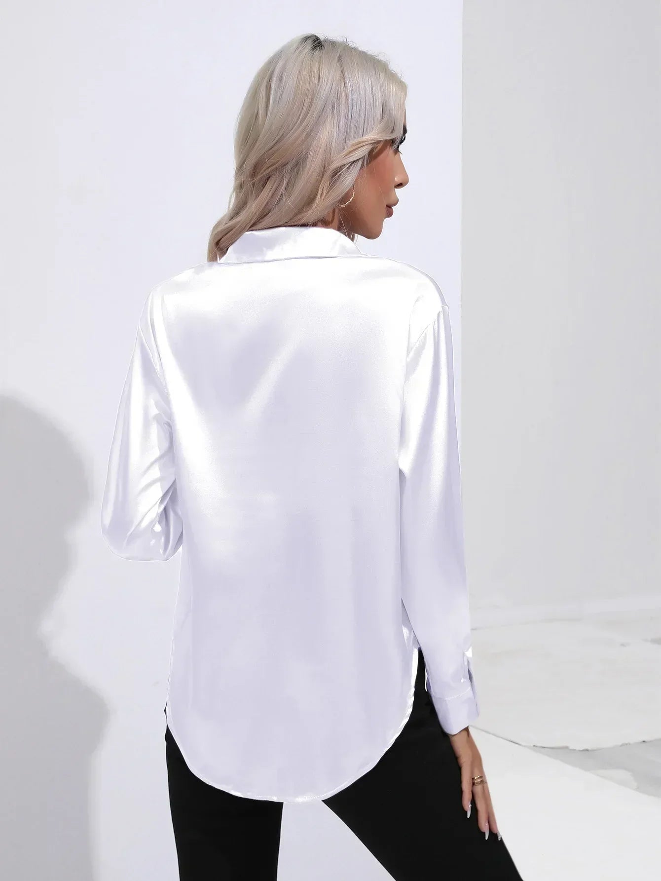 Serenya – Satijnen Blouse met Lange Mouwen, Elegant & Tijdloos voor Kantoor en Events