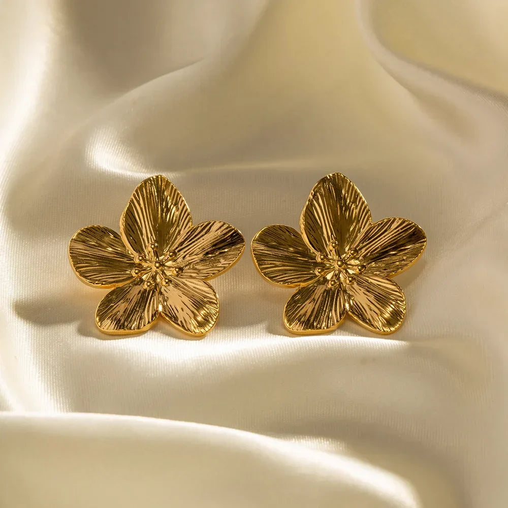 Isolde - Elegante Vintage Gouden Bloem Oorbellen voor een Tijdloze Look