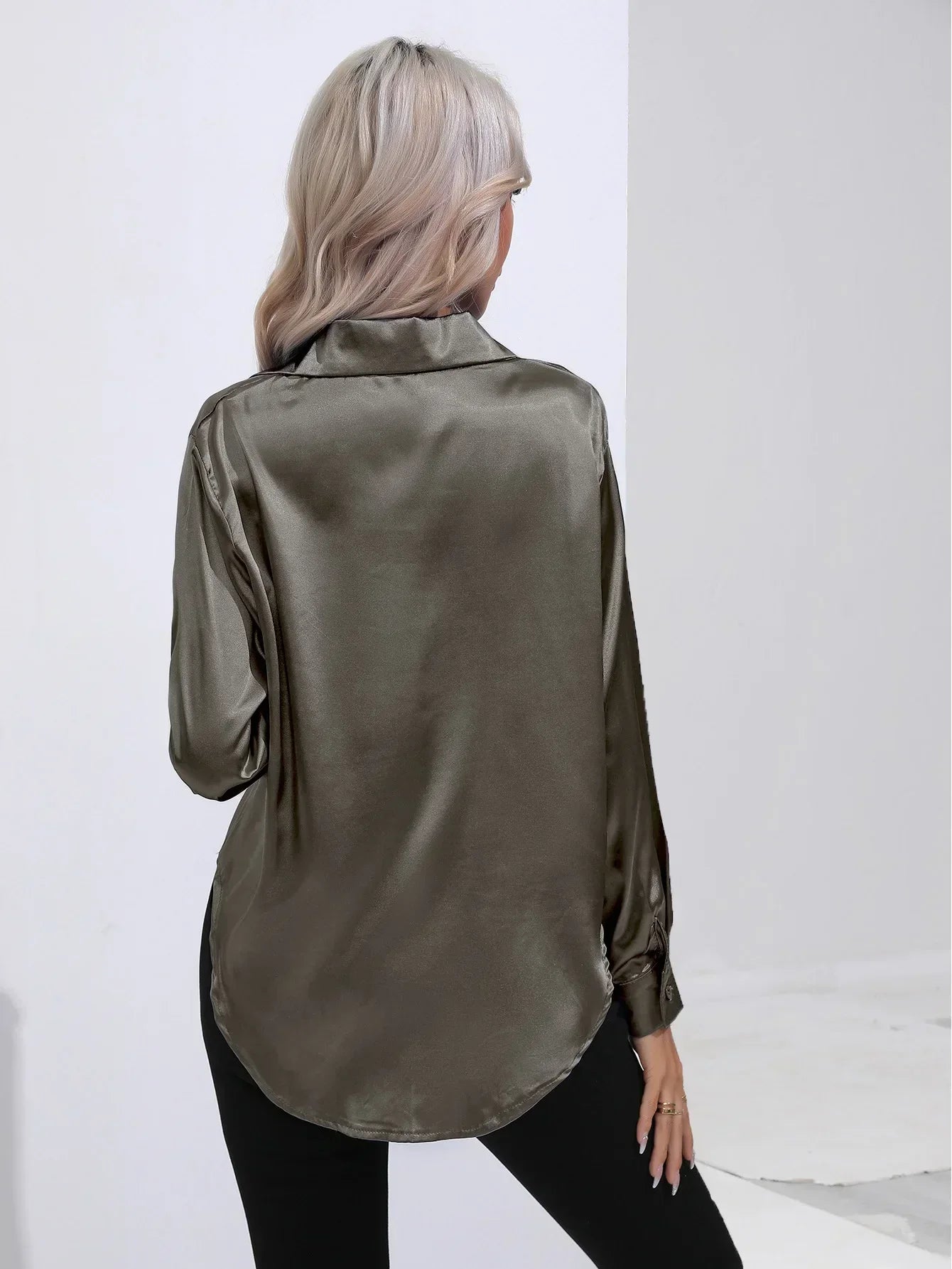 Serenya – Satijnen Blouse met Lange Mouwen, Elegant & Tijdloos voor Kantoor en Events