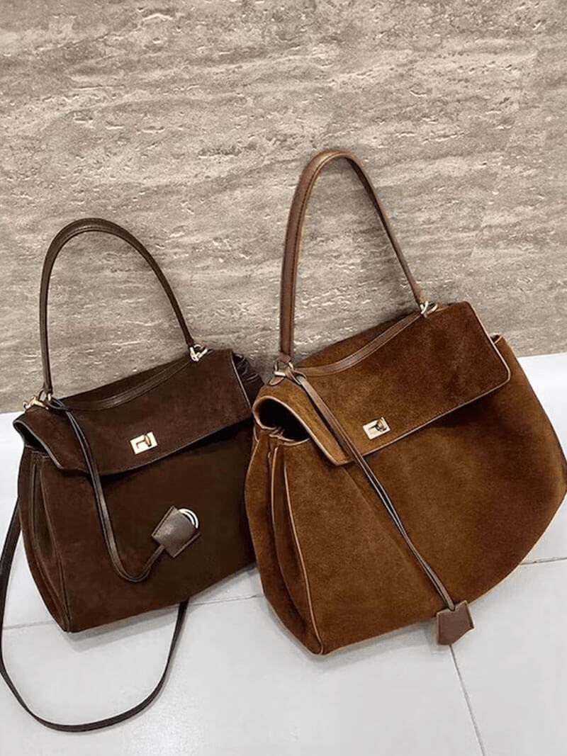 Saphira – Stijlvolle Vegan Suède Handtas met Gouden Details