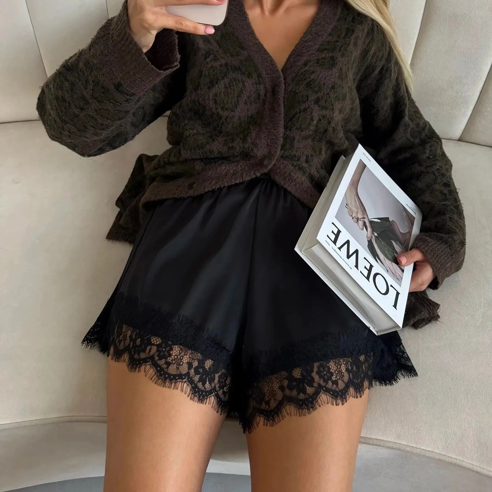 Elegante dames satijnen shorts met verfijnde kanten details
