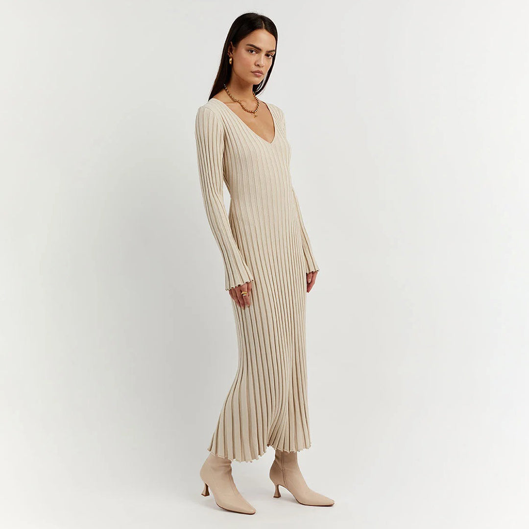 Loréva – Ribgebreide Midi Jurk met Verstelbare Taille en Elegant V-Silhouet