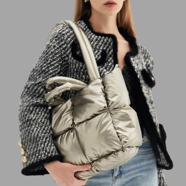 Aurelia Metallic Puffer Draagtas met Ruches – Stijlvol & Ruim