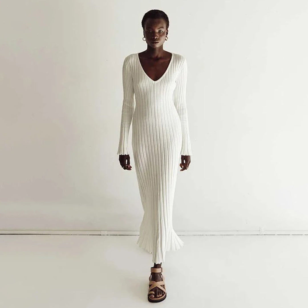 Loréva – Ribgebreide Midi Jurk met Verstelbare Taille en Elegant V-Silhouet