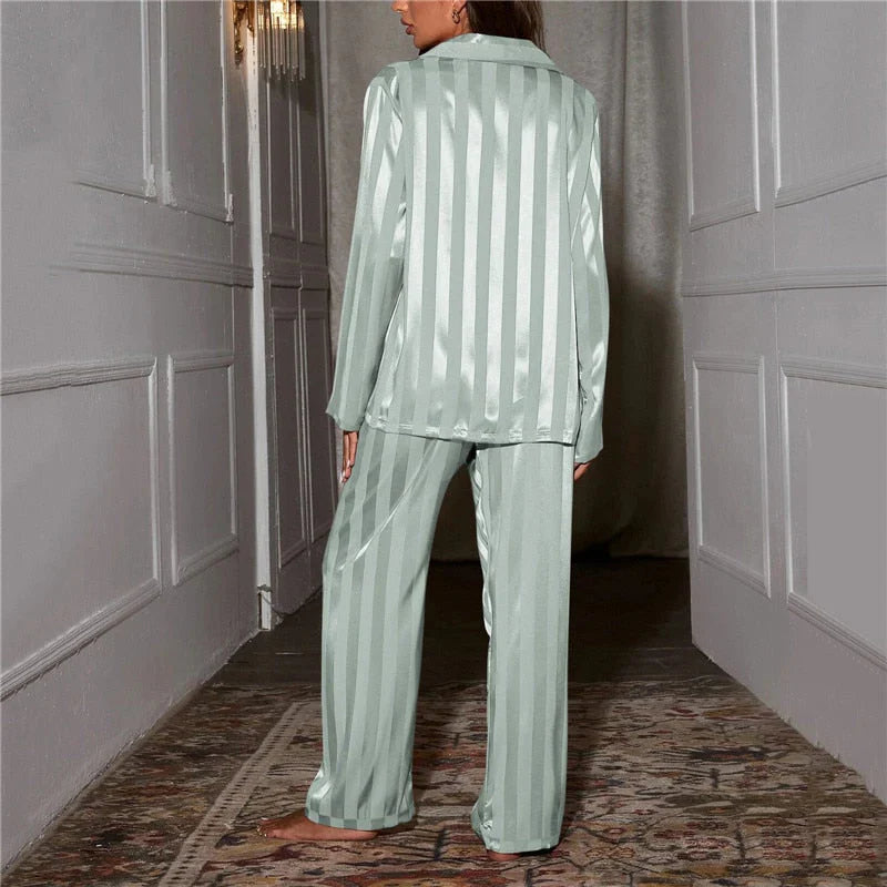 Auralyn – Zijde Pyjama voor Dames | Luxe, Comfortabel & Verfijnd