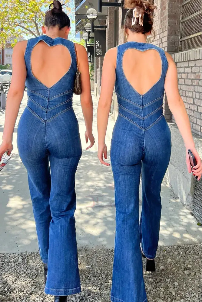 Soraya – Denim dames jumpsuit met open rug en hartvormig detail