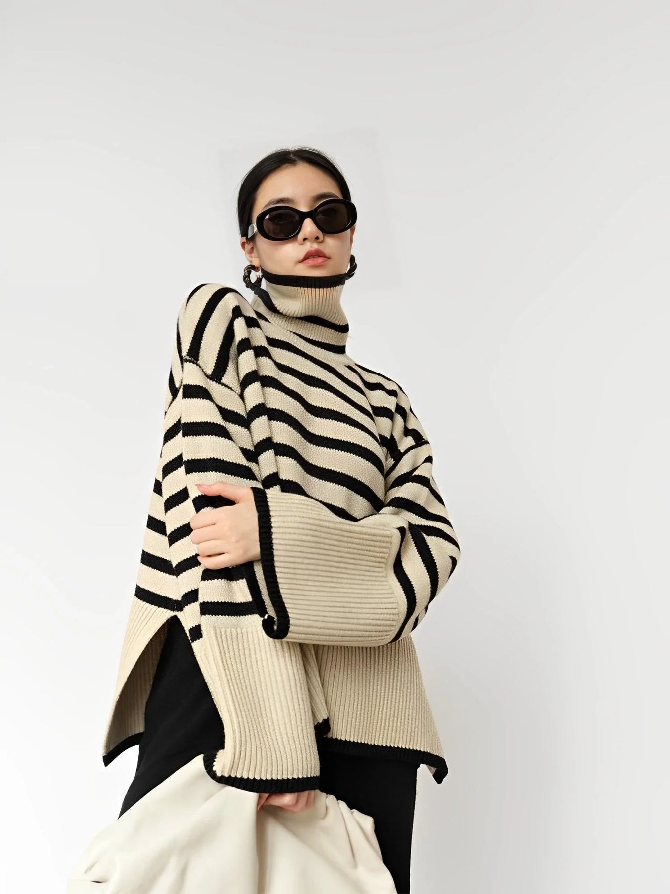 Soléna Oversized Turtleneck – katoenen damescoltrui met gestreept patroon en relaxte pasvorm