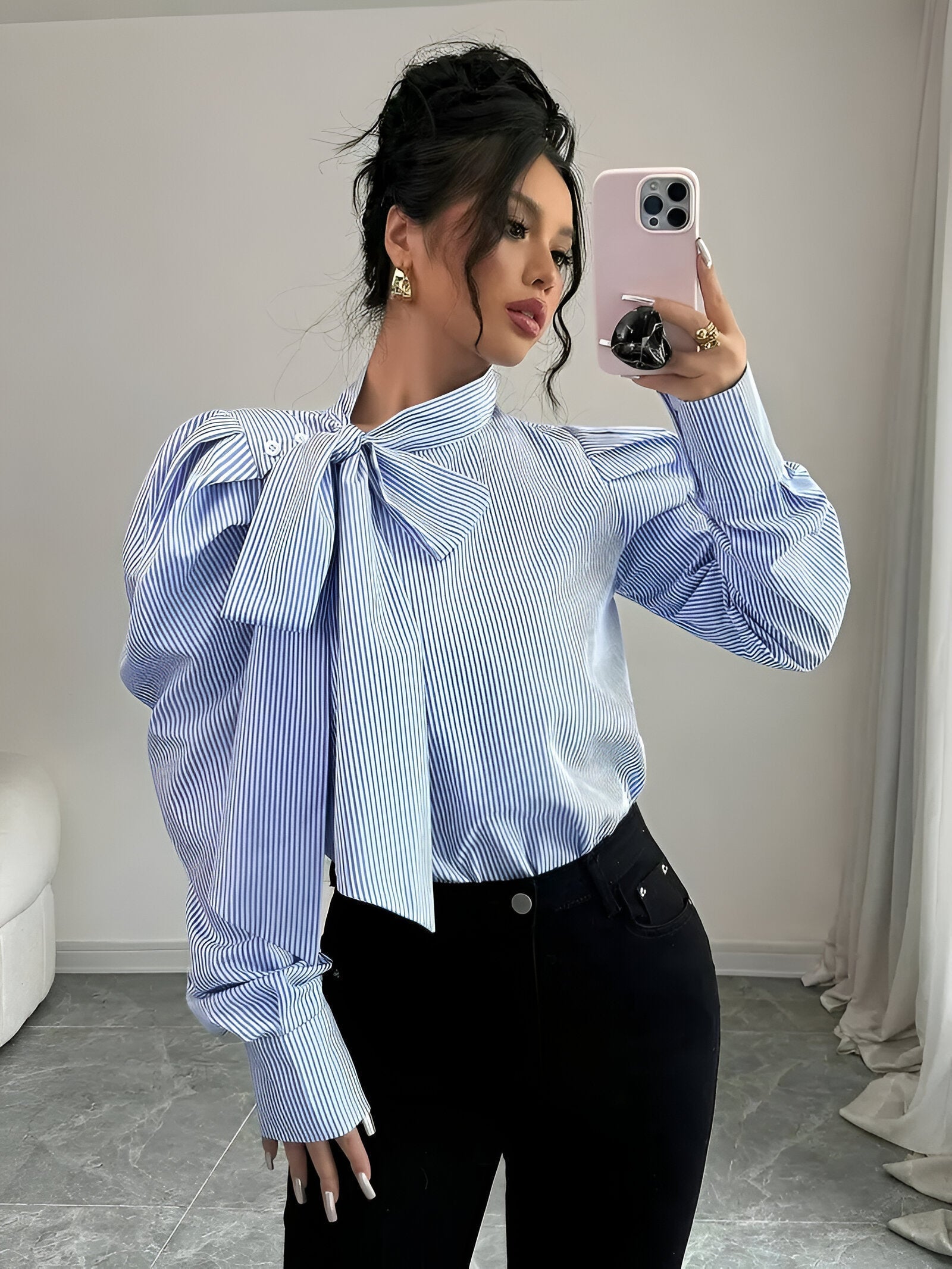 Elyndra – Gestreepte Dames Blouse met Groot Strikdetail, Elegant