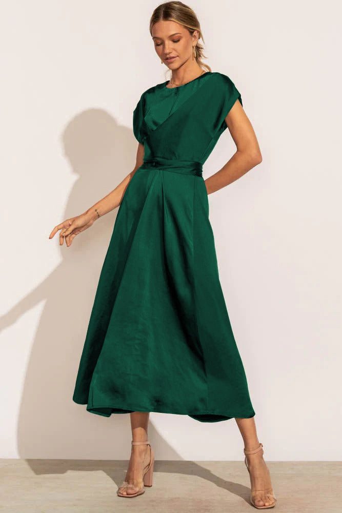 Isolde - Luxe Satijnen Midi Jurk met V-Hals en Verfijnd Tailleaccent voor een Elegante Uiterlijk