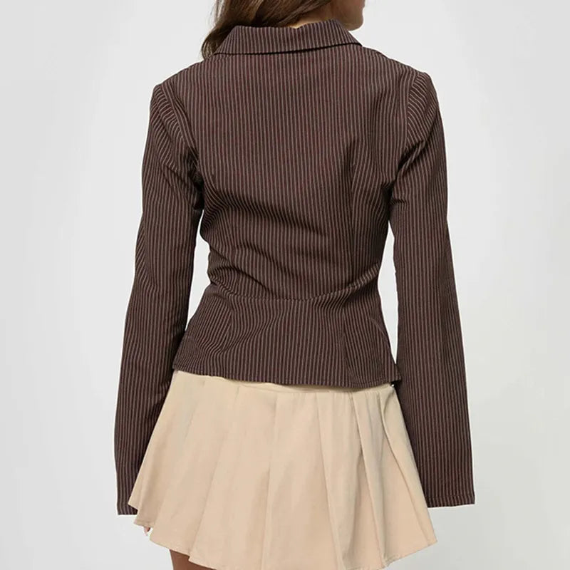 Evalisse – Retro Blouse met Flared Mouwen en Slanke Pasvorm