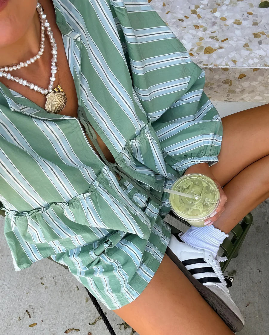 Serelina – zomerset met gestreepte peplum top en short voor een speelse, flatterende look