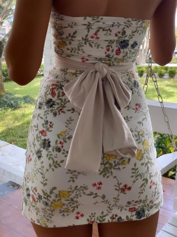 Calina – Strapless Damesjurk met Bloemenprint en Strikdetail