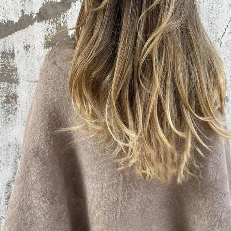 Faye – Kort Faux Cashmere Jasje voor Elegante Warmte en Tijdloze Stijl