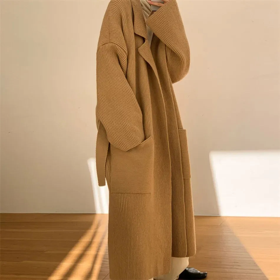 Coraline – Lang damesvest met ribstructuur en oversized pasvorm