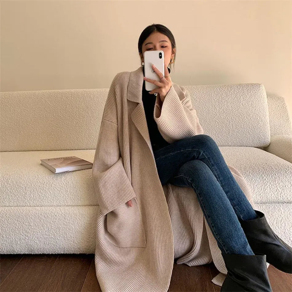 Coraline – Lang damesvest met ribstructuur en oversized pasvorm