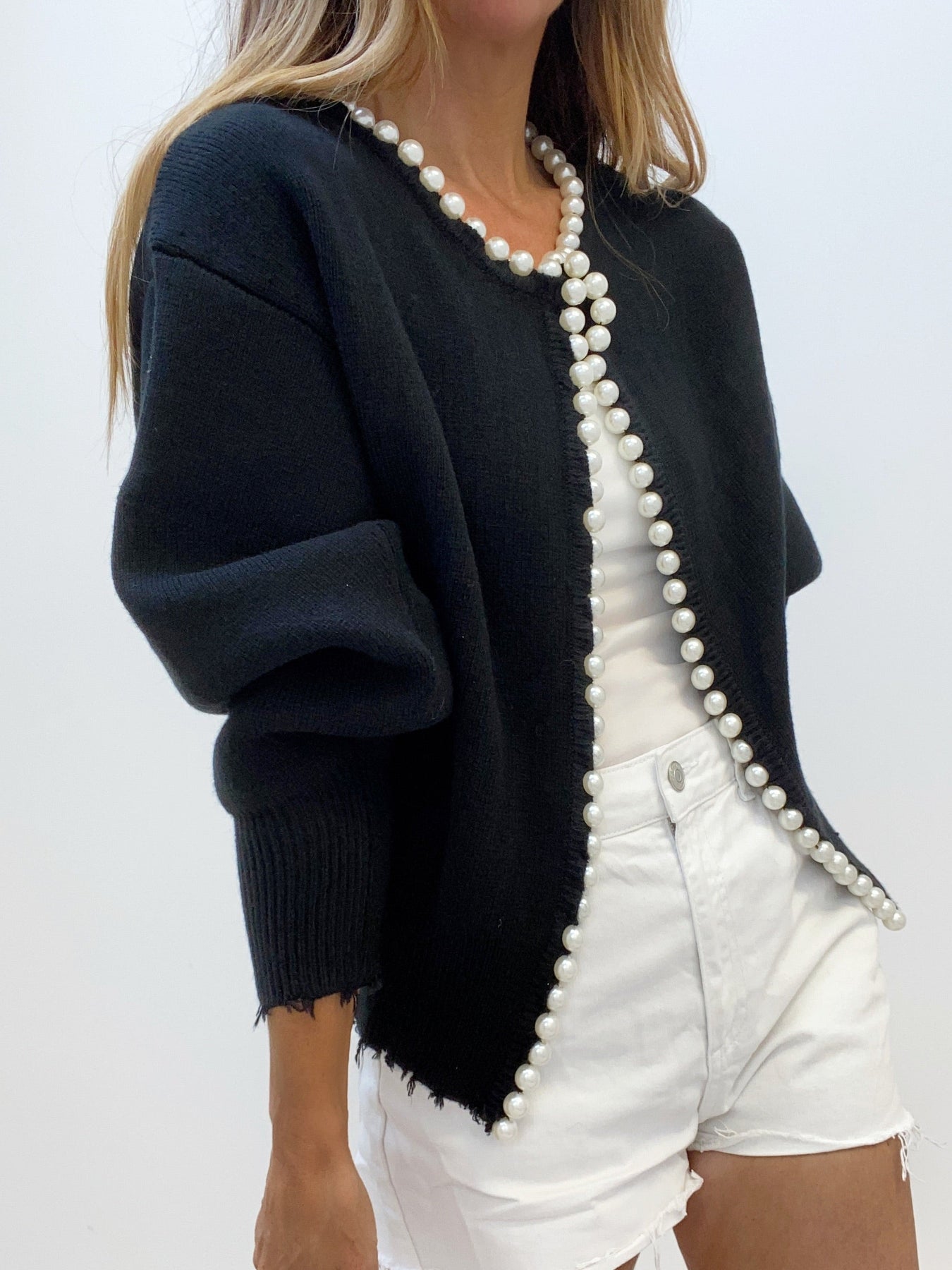 Elodie – Cardigan met Parelaccenten en Elegante Details